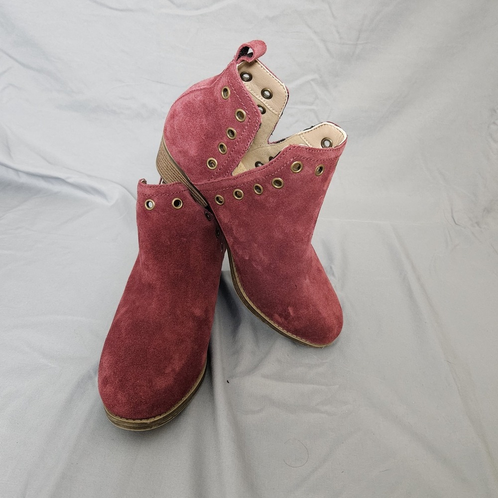 Skechers Womens Suede Ankle Boots Red Air Cooled‎ Memory Foam Size 7.5 *Flaw*
